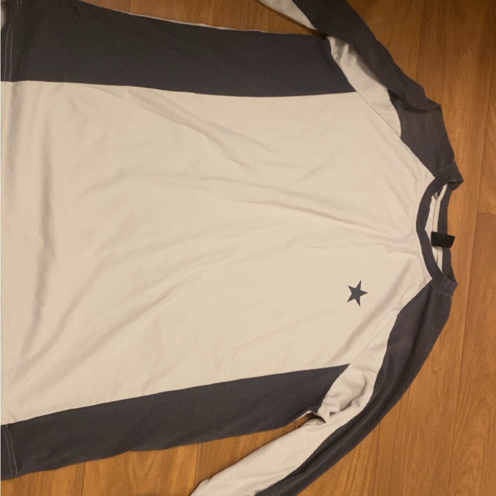 Women's Gray and White Long Sleeve Tea
